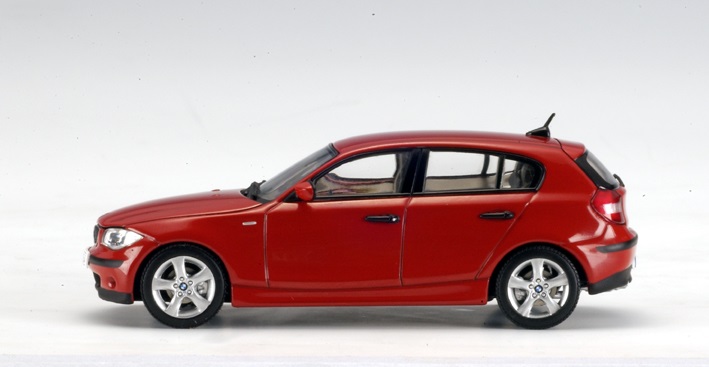AutoArt 1/43 BMW 120I (E87) JapanRot
